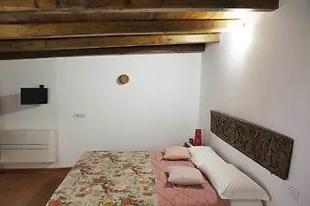 Domus Dea Bed and breakfast 3*