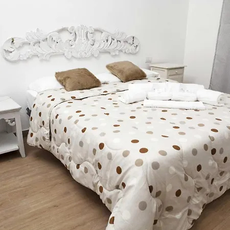 Domus Dea Bed and breakfast