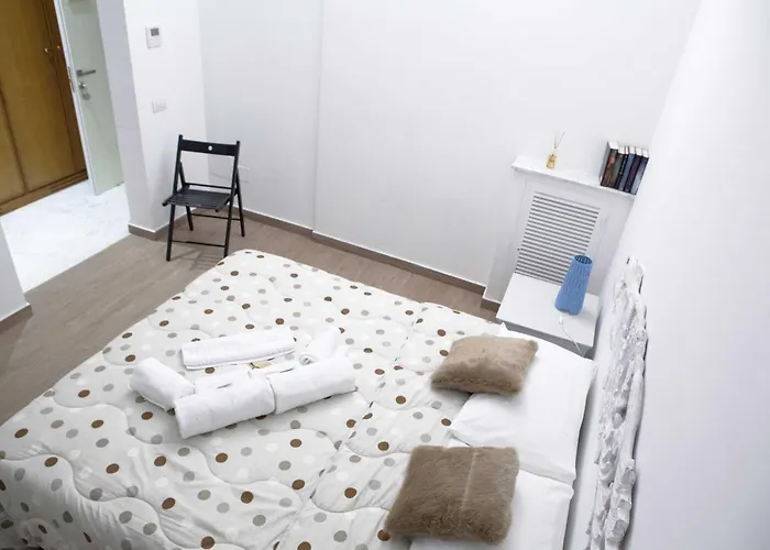 לינה וארוחת בוקר Domus Dea 3*