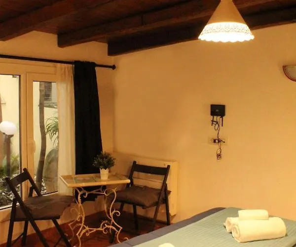 Domus Dea לינה וארוחת בוקר